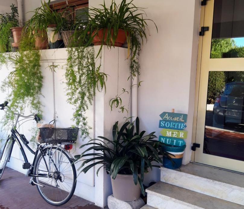 Hotel Restaurant Brasilia Cagnes-sur-Mer Exterior photo